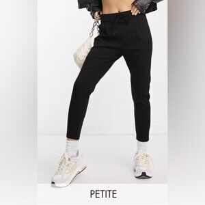 Vero Moda Women's Petite Tapered Jogging Pants with Tie-Waist in Black, XL/28P